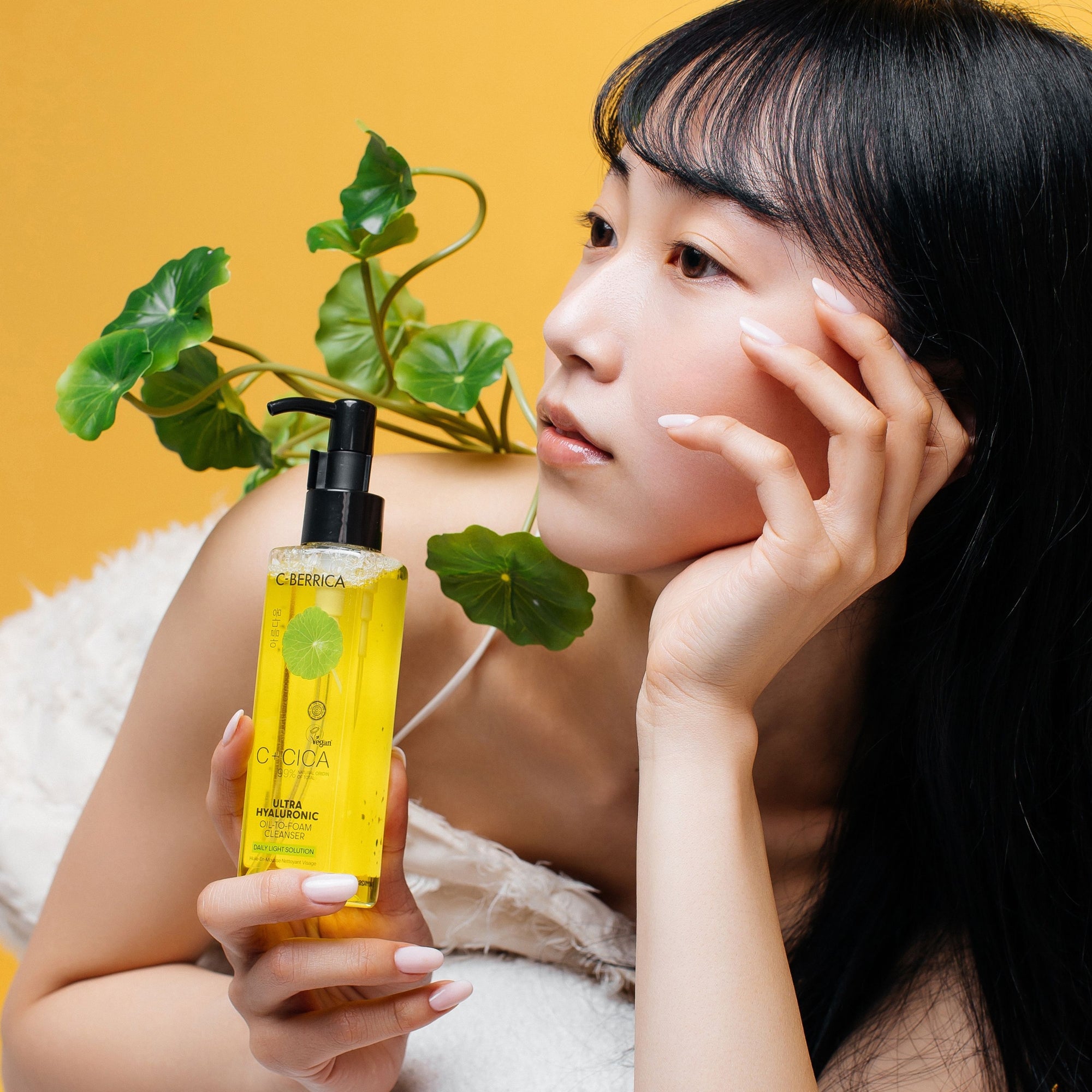 C+CICA C-BERRICA ULTRA HYALURONIC OIL-TO-FOAM CLEANSER - daily light solution. (150ml)