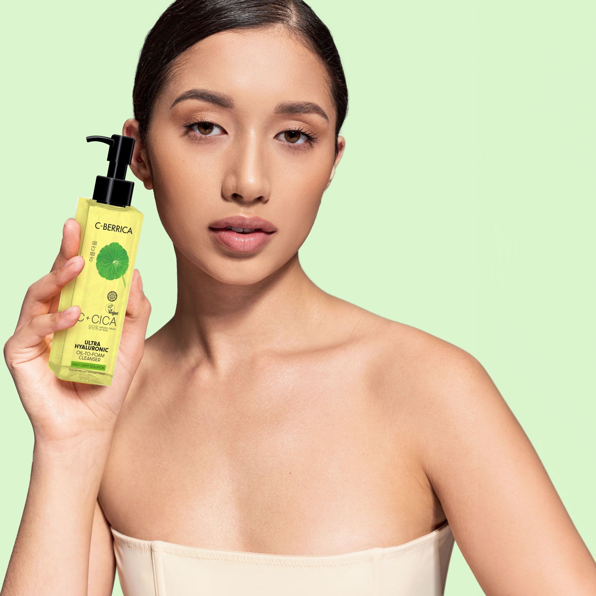 C+CICA C-BERRICA ULTRA HYALURONIC OIL-TO-FOAM CLEANSER - daily light solution. (150ml)
