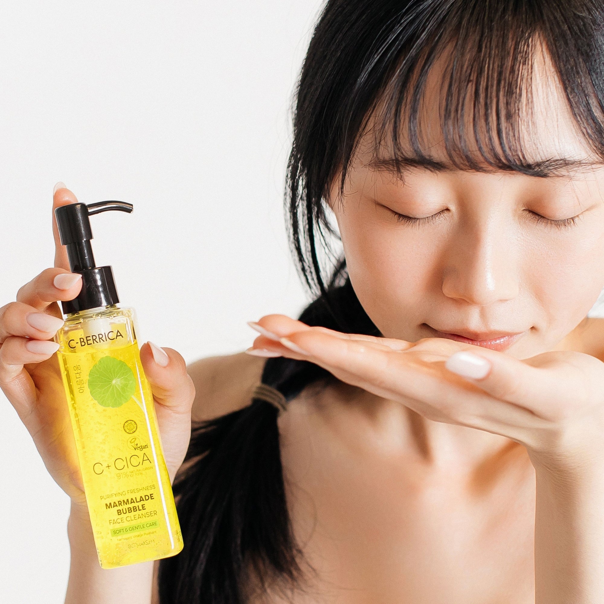 C+CICA C-BERRICA PURIFYING FRESHNESS MARMALADE BUBBLE FACE CLEANSER - soft & gentle care. (150ml)