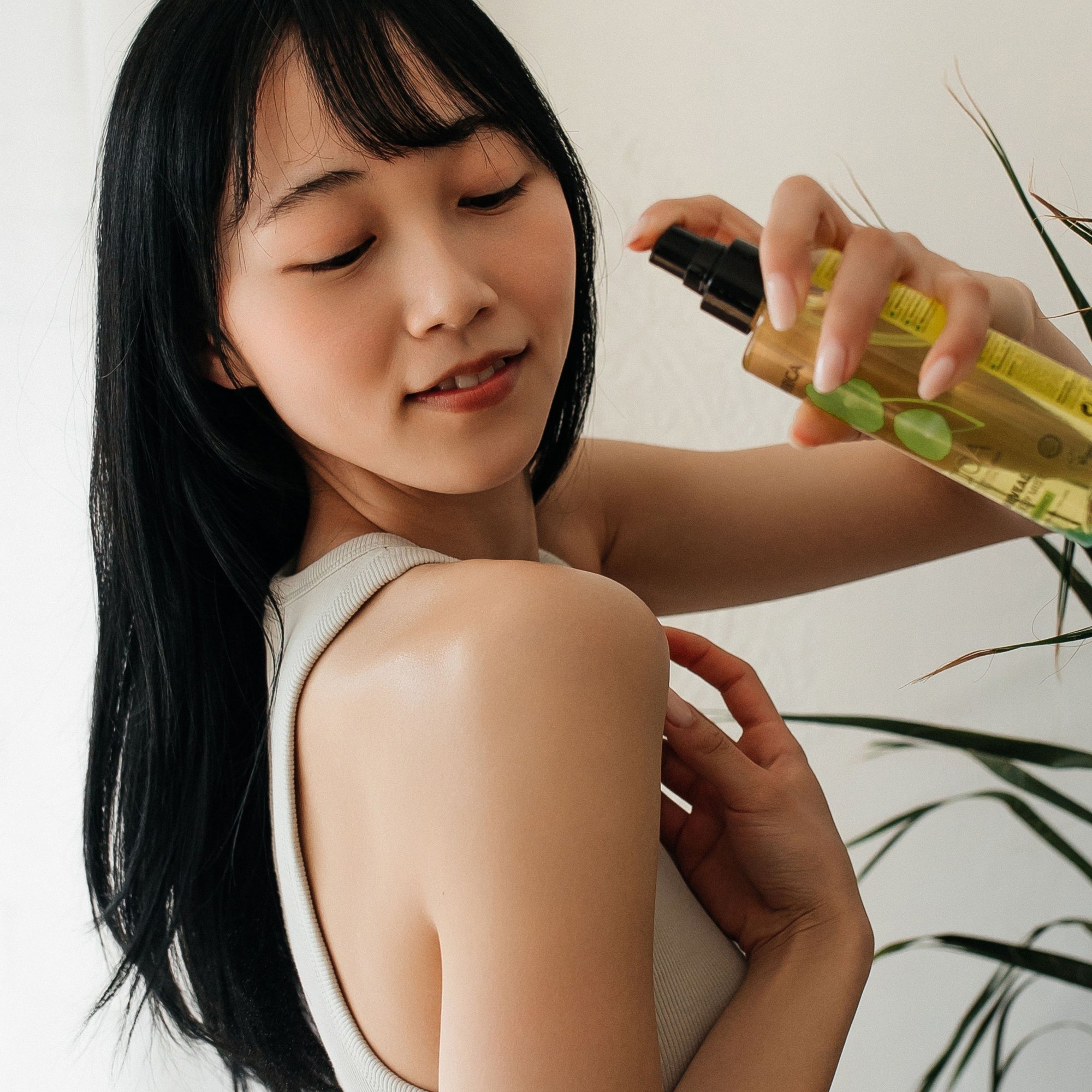 C+CICA C-BERRICA GLOW REVEAL MIRACLE BODY MIST - velvety touch effect. (200ml)