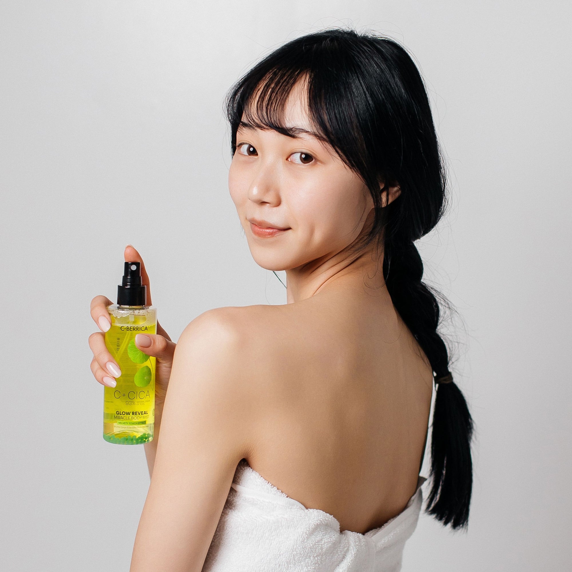 C+CICA C-BERRICA GLOW REVEAL MIRACLE BODY MIST - velvety touch effect. (200ml)