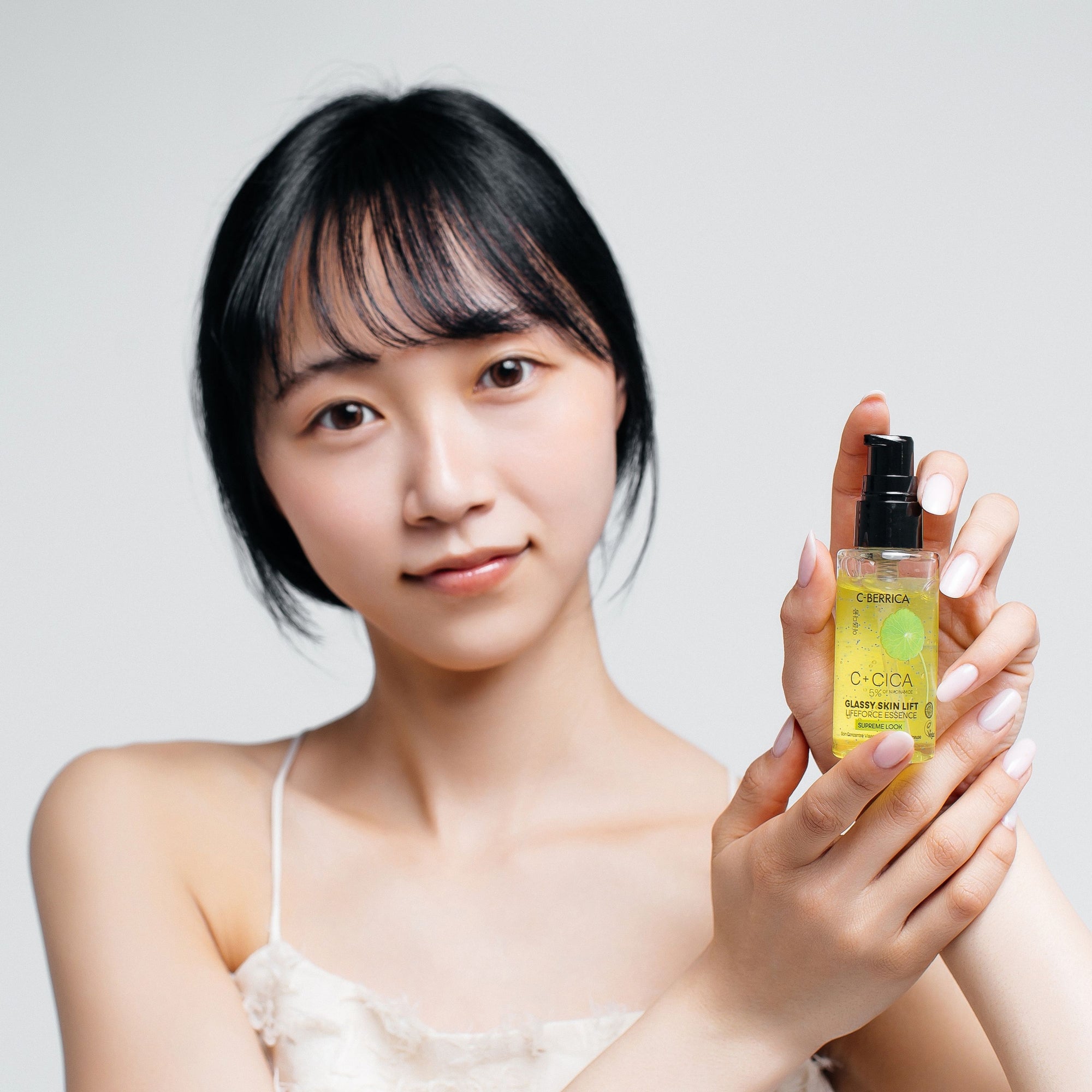 C+CICA C-BERRICA GLASSY SKIN LIFT LIFEFORCE ESSENCE - supreme look. (50ml)