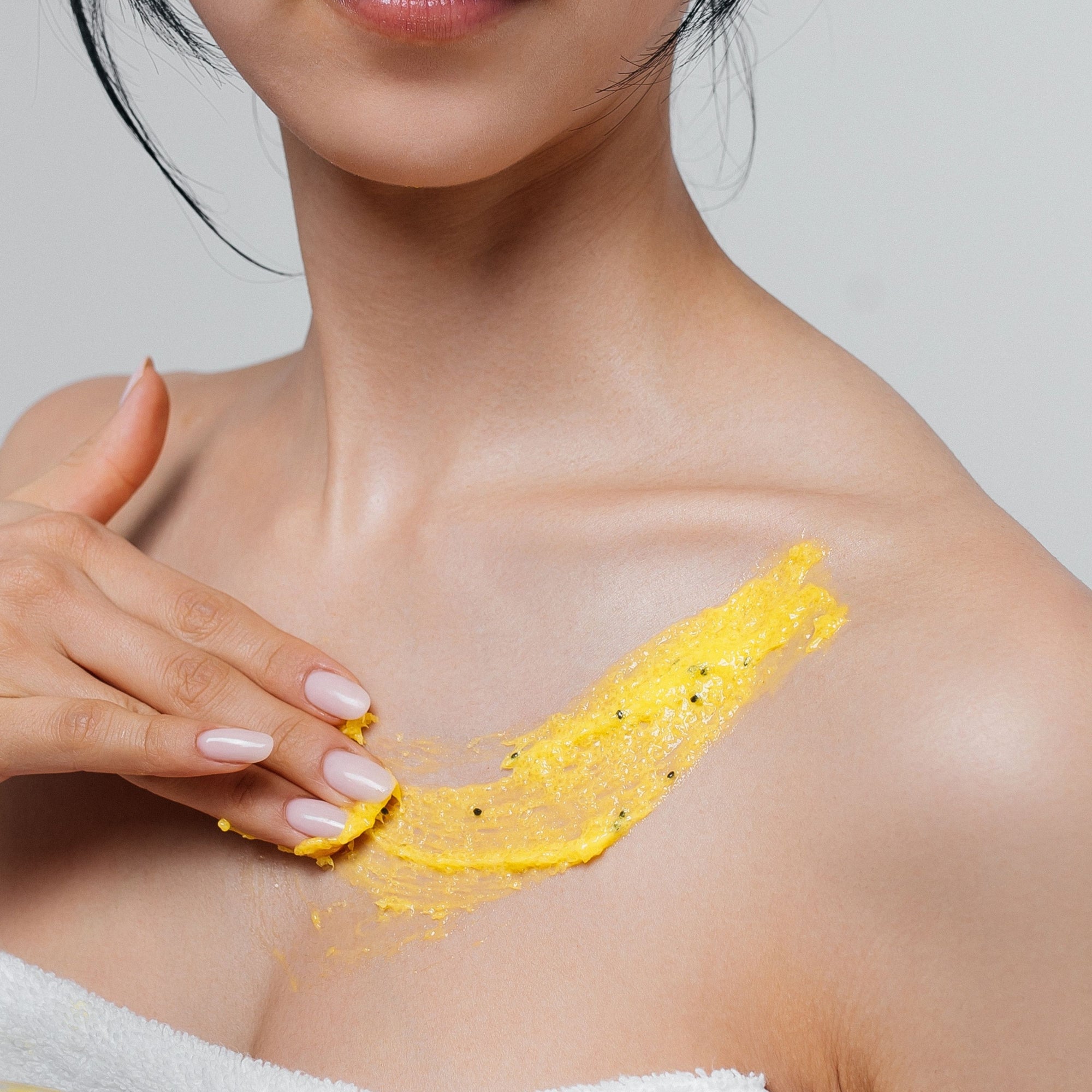 C+CICA C-BERRICA C-ENERGY BOOST SKIN BRIGHTENING BODY SCRUB - feeling of freshness. (200ml)