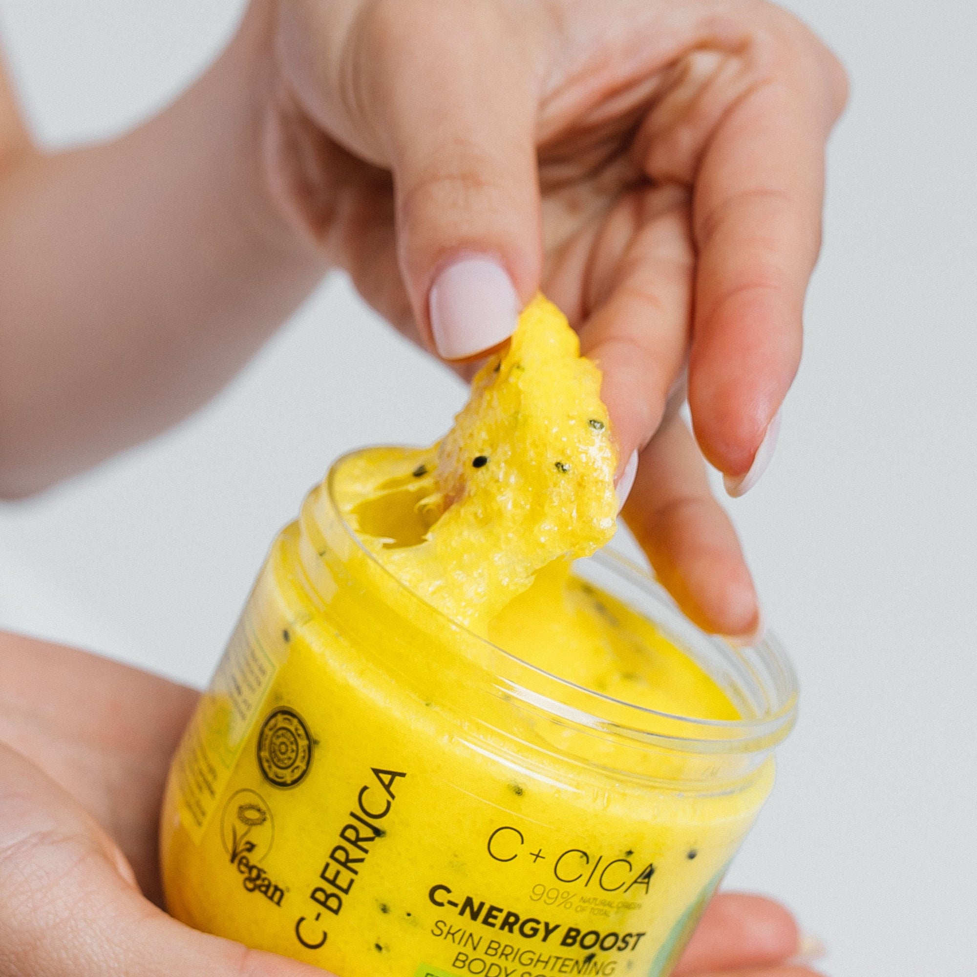 C+CICA C-BERRICA C-ENERGY BOOST SKIN BRIGHTENING BODY SCRUB - feeling of freshness. (200ml)